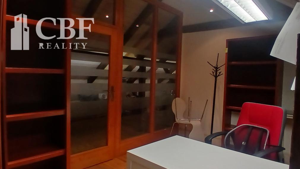 Prenájom kancelárskych priestorov priamo na námestí