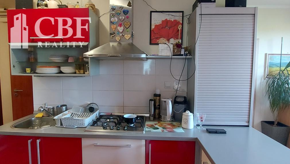 KOMPLETNE ZREKONŠTRUOVANÝ 4-IZBOVÝ BYT NA PREDAJ V ROŽŇAVE