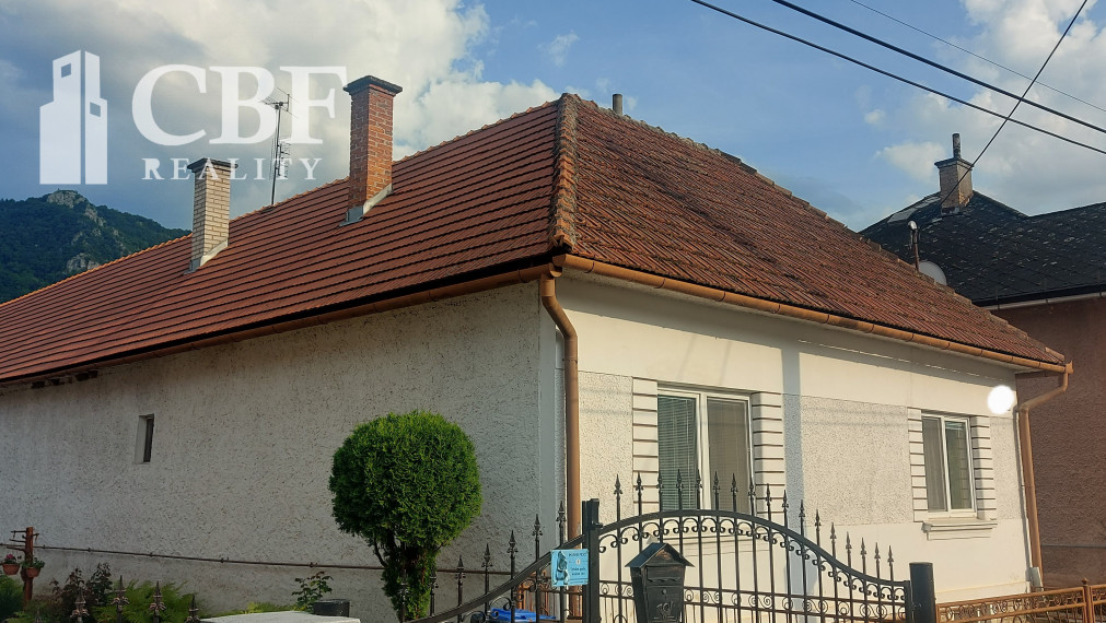 RODINNÝ DOM S PEKNOU VEĽKOU ZÁHRADOU NA PREDAJ V OBCI BRZOTÍN