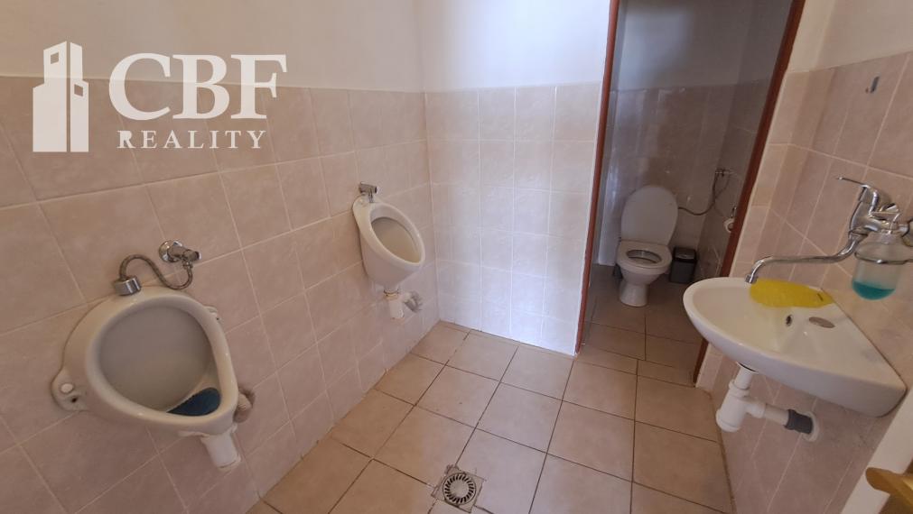 Na predaj podnikateľská budova v Koceľovciach