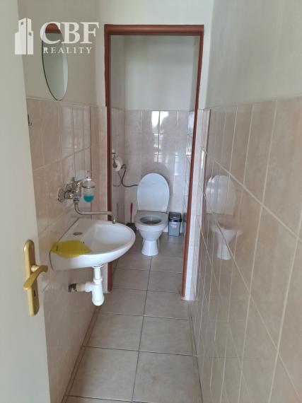 Na predaj podnikateľská budova v Koceľovciach