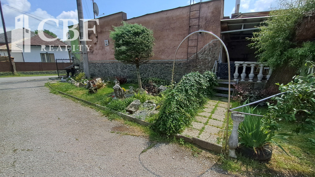 Na predaj podnikateľská budova v Koceľovciach