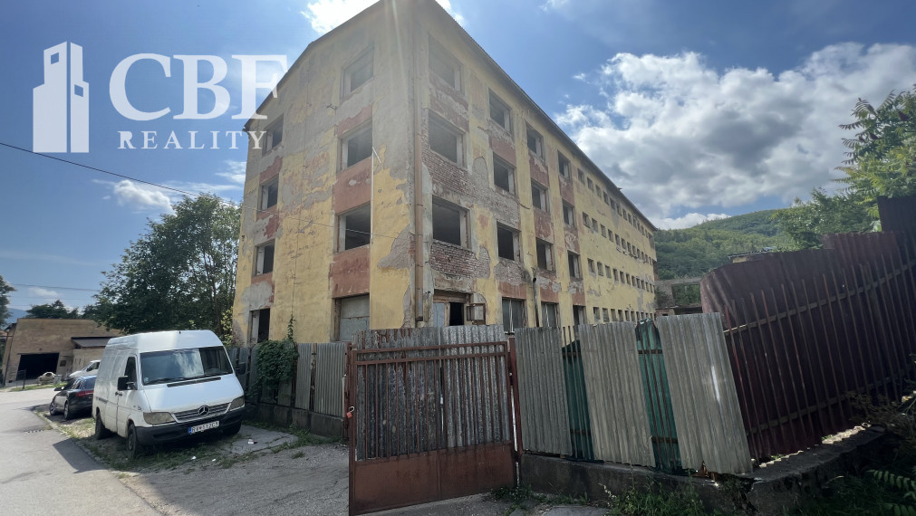 Znížená cena - Na predaj budova v obci Nižná Slaná