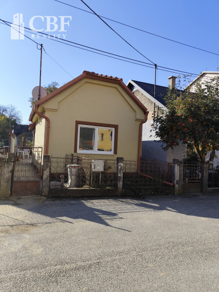 REZERVOVANÉ-Na prenájom 1 izbový dom v Plešivci