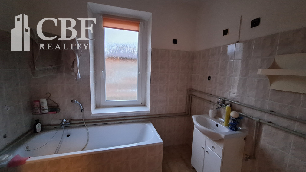 ZNÍŽENÉ ! 3-IZBOVÝ BYT, GARÁŽ A ZÁHRADA NA PREDAJ V DRNAVE