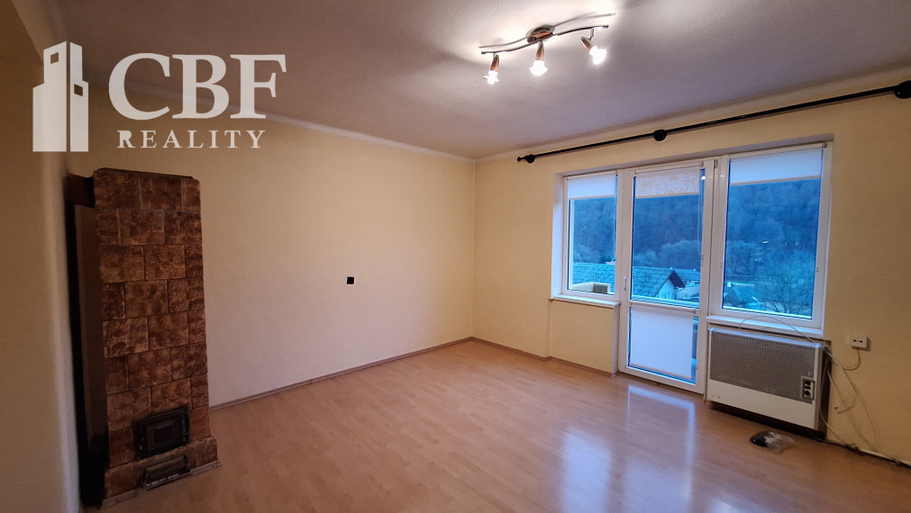 ZNÍŽENÉ ! 3-IZBOVÝ BYT, GARÁŽ A ZÁHRADA NA PREDAJ V DRNAVE