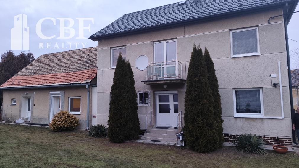 Tomášovce- dvojpodlažný rodinný dom na predaj s veľkým pozemkom