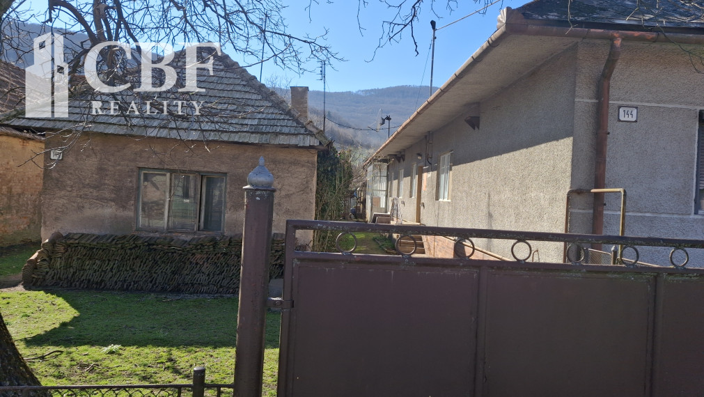 Znížená cena - Na predaj dva rodinné domy v Rožňave, m.č. Nadabula