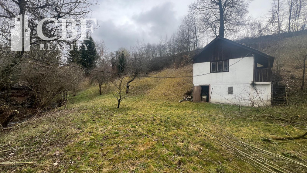 Na predaj rodinný dom - chata v obci Henckovce