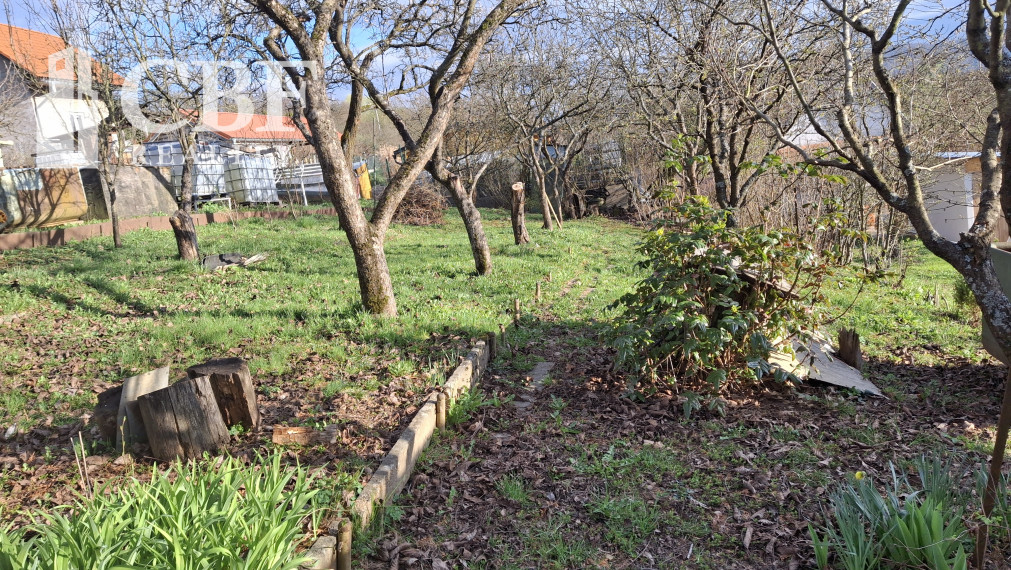 Znížená cena - Na predaj záhrada s chatou na Betliarskej ceste v Rožňave