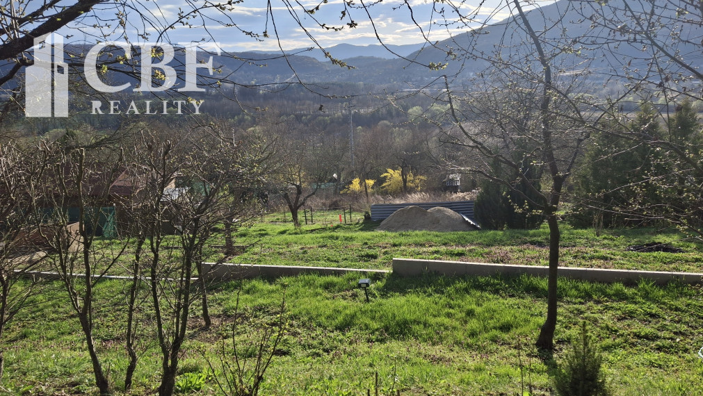 Znížená cena - Na predaj záhrada s chatou na Betliarskej ceste v Rožňave