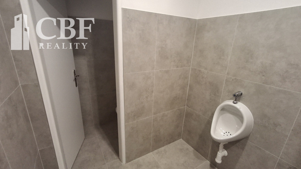 Na prenájom administr. / obchodné priestory v centre Rožňavy