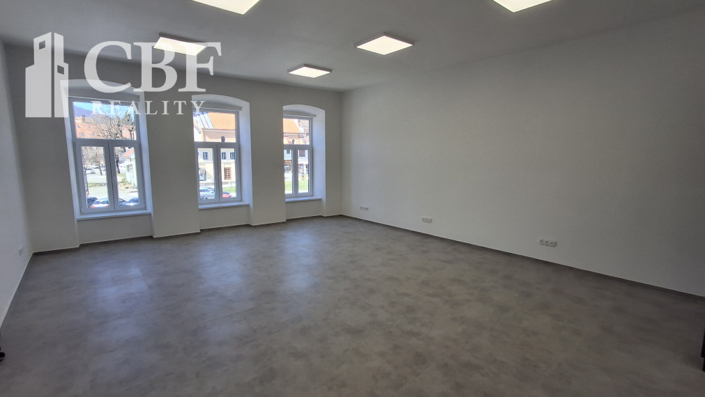 Na prenájom administr. / obchodné priestory v centre Rožňavy