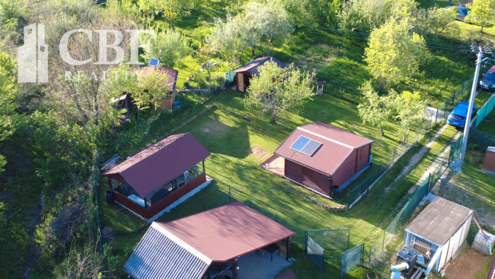 Na predaj! Útulná záhrada s chatkou, altánkom a kôlničkou