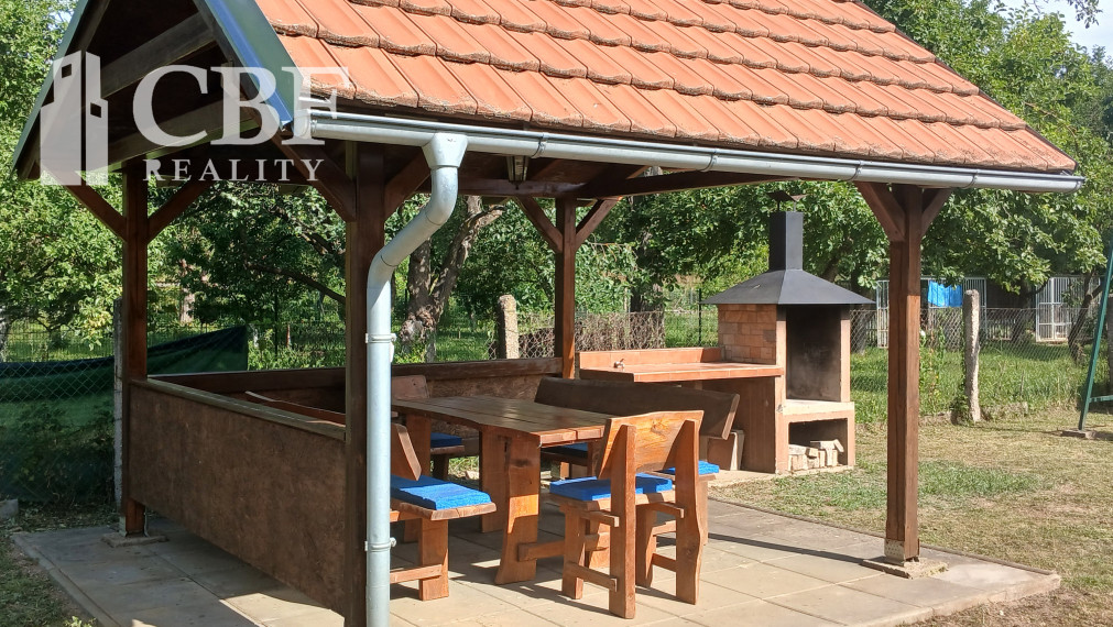 NA PREDAJ! Zveľadená ZÁHRADKA s GARÁŽOU v Plešivci.