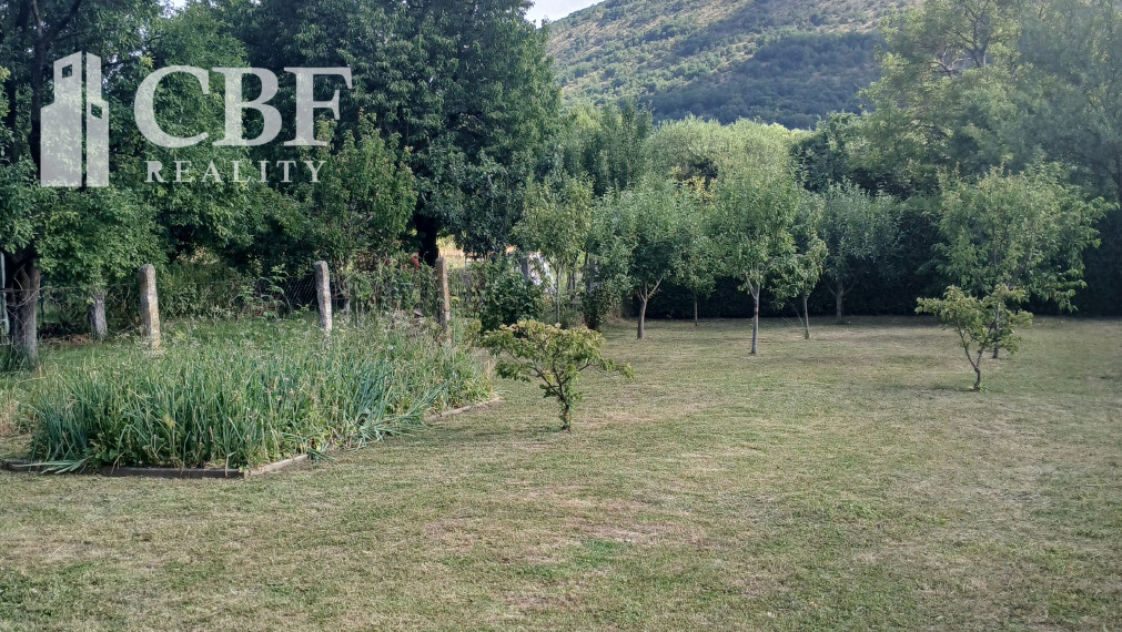 NA PREDAJ! Zveľadená ZÁHRADKA s GARÁŽOU v Plešivci.