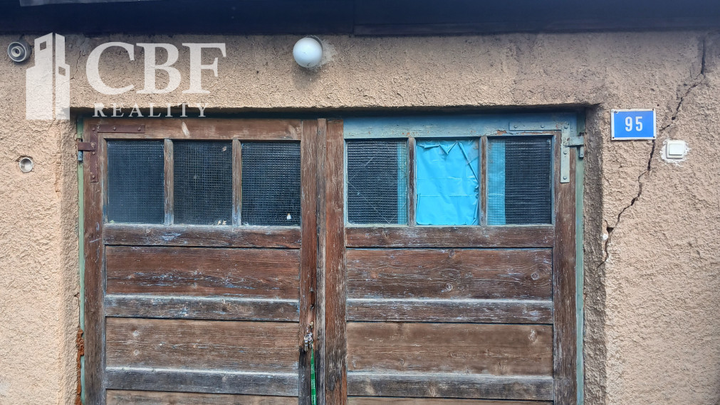 NA PREDAJ! Zveľadená ZÁHRADKA s GARÁŽOU v Plešivci.