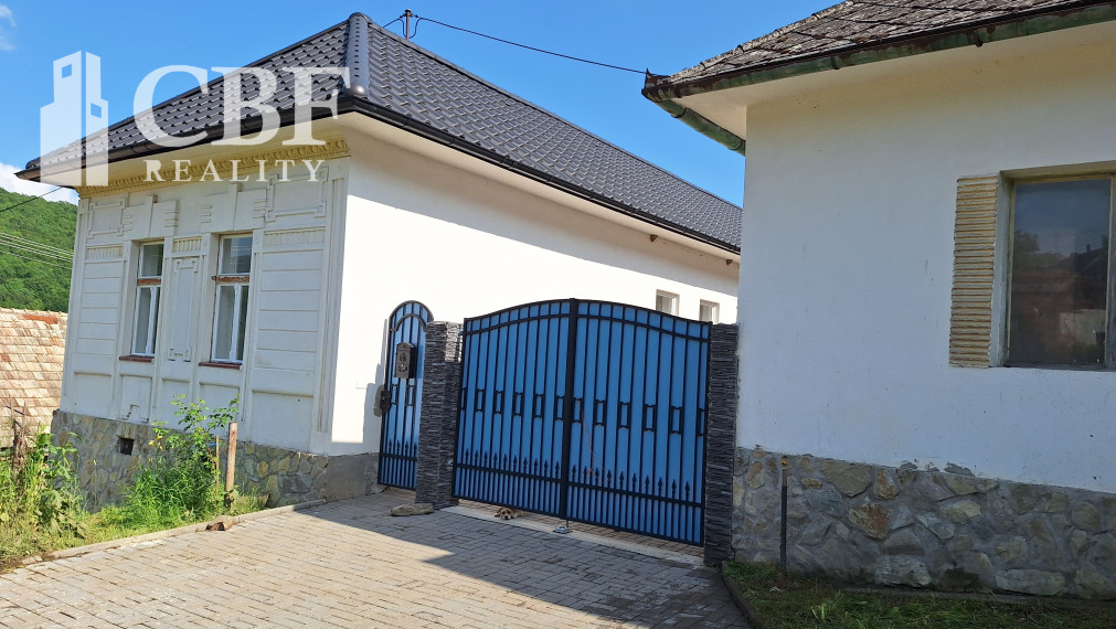 ČUČMA - RODINNÝ DOM V HISTORICKOM ŠARME ! NA PREDAJ !