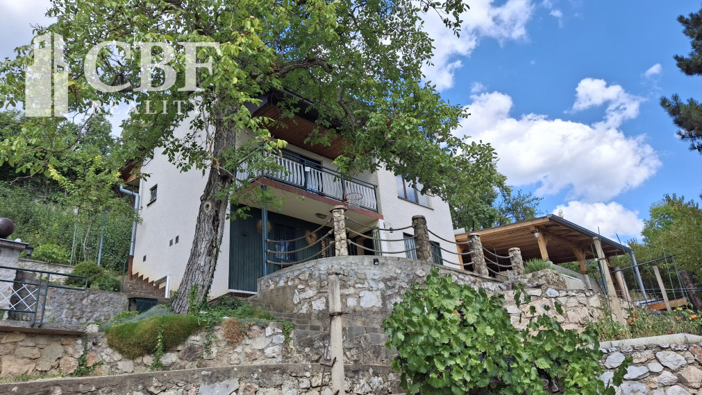 Znížená cena - Na predaj štýlová chata nad obcou Jablonov n/Turňou