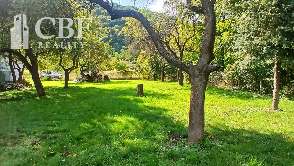 Na predaj stavebný pozemok- Nadabula,1027 m2, tichá lokalita