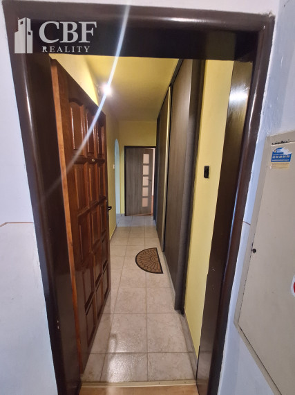 ZNÍŽENÉ! 2 - IZBOVÝ BYT NA PREDAJ V MESTE DOBŠINÁ !