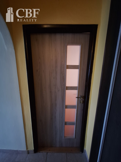 ZNÍŽENÉ! 2 - IZBOVÝ BYT NA PREDAJ V MESTE DOBŠINÁ !