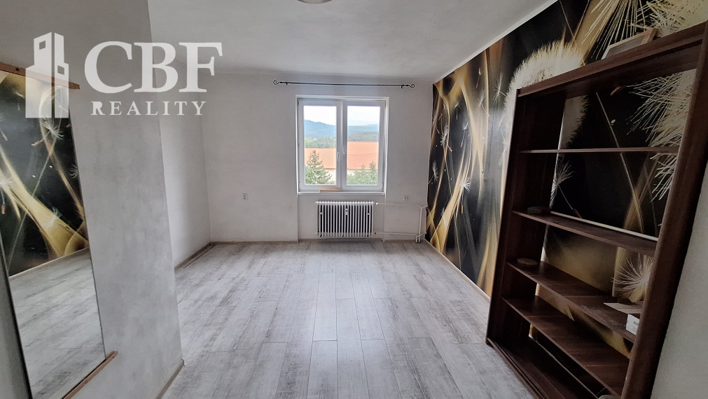 3-IZBOVÝ BYT NA PREDAJ V MESTE DOBŠINÁ !