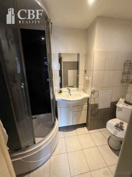 3-IZBOVÝ BYT NA PREDAJ V MESTE DOBŠINÁ !