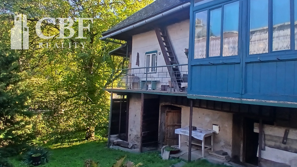 REZERVOVANÉ! Útulný banícky domček so záhradkou v Dobšinej.