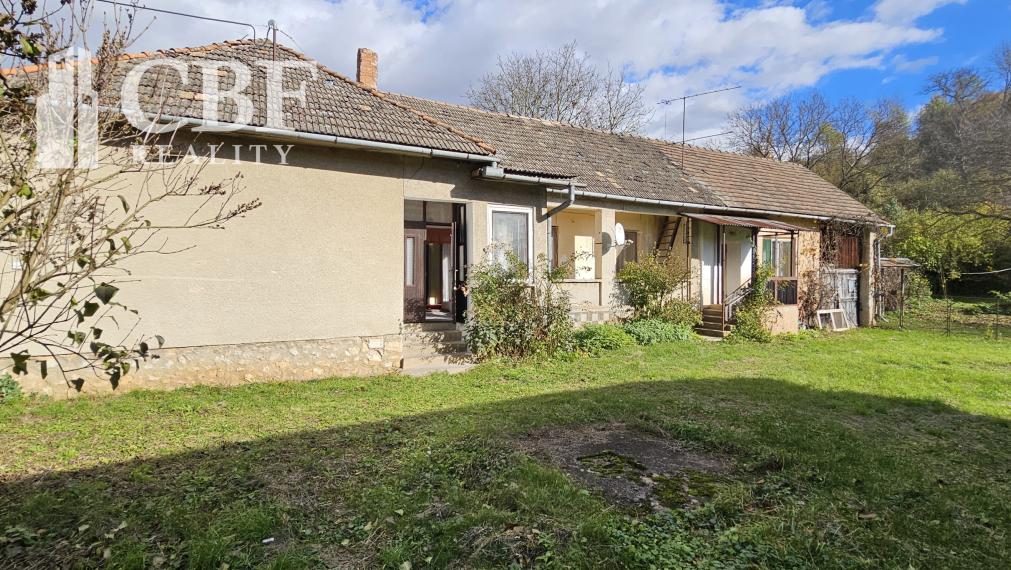 Na predaj dom so stavebným  pozemok  v malebnej obci Ardovo