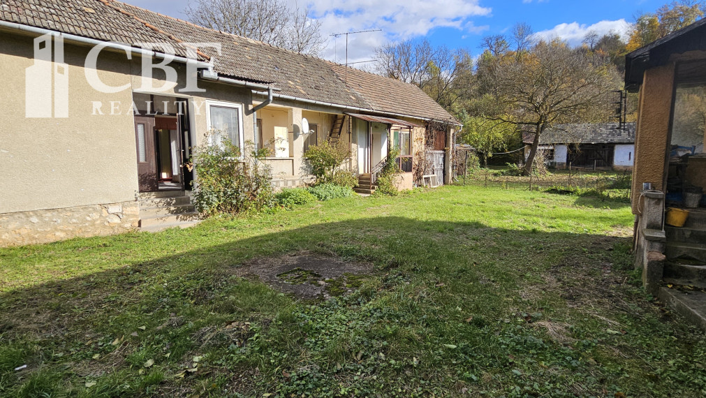 Na predaj dom so stavebným  pozemok  v malebnej obci Ardovo