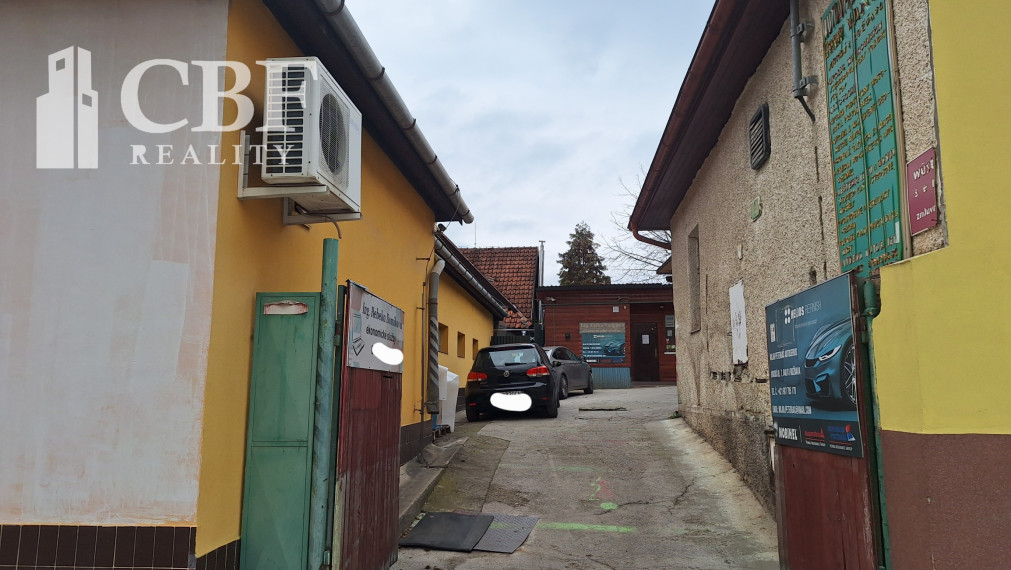 OBJEKT V CENTRE MESTA ROŽŇAVA NA PREDAJ !