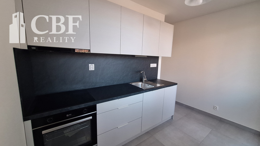 REZERVOVANÉ !1-IZBOVÝ BYT S DVOMA BALKÓNMI NA PRENÁJOM !