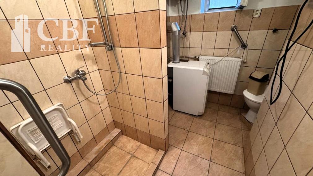 Plešivec v centre obce dom na predaj