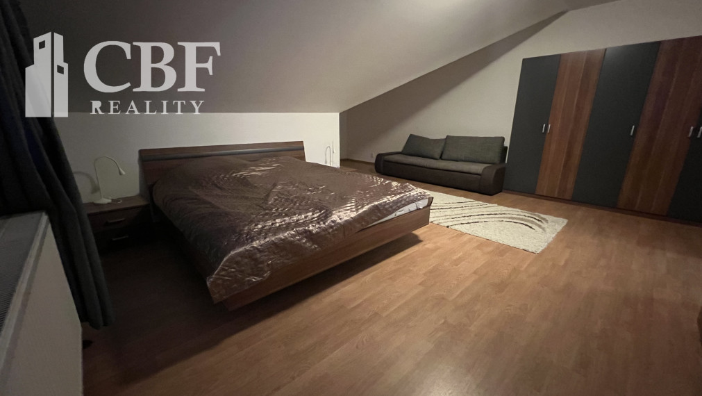 PRENÁJOM  - 3  IZBOVÝ BYT V RD S BALKÓNOM  V PLEŠIVEC