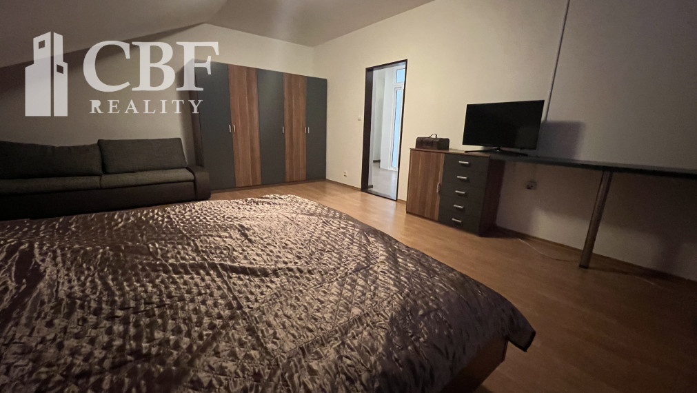 PRENÁJOM  - 3  IZBOVÝ BYT V RD S BALKÓNOM  V PLEŠIVEC