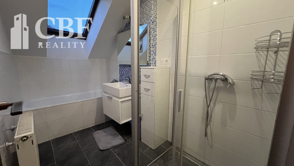 PRENÁJOM  - 3  IZBOVÝ BYT V RD S BALKÓNOM  V PLEŠIVEC