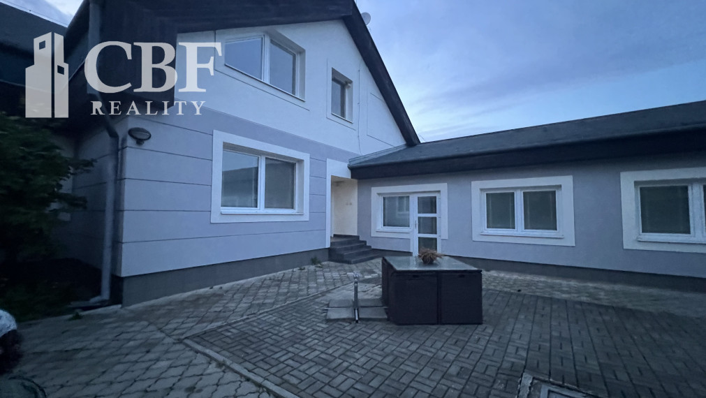 PRENÁJOM  - 3  IZBOVÝ BYT V RD S BALKÓNOM  V PLEŠIVEC