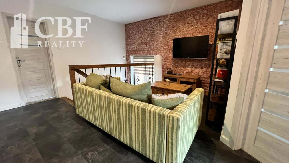 Na predaj 2-podlažný dom so záhradou a garážou v Nadabulej