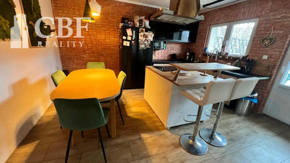 Na predaj 2-podlažný dom so záhradou a garážou v Nadabulej