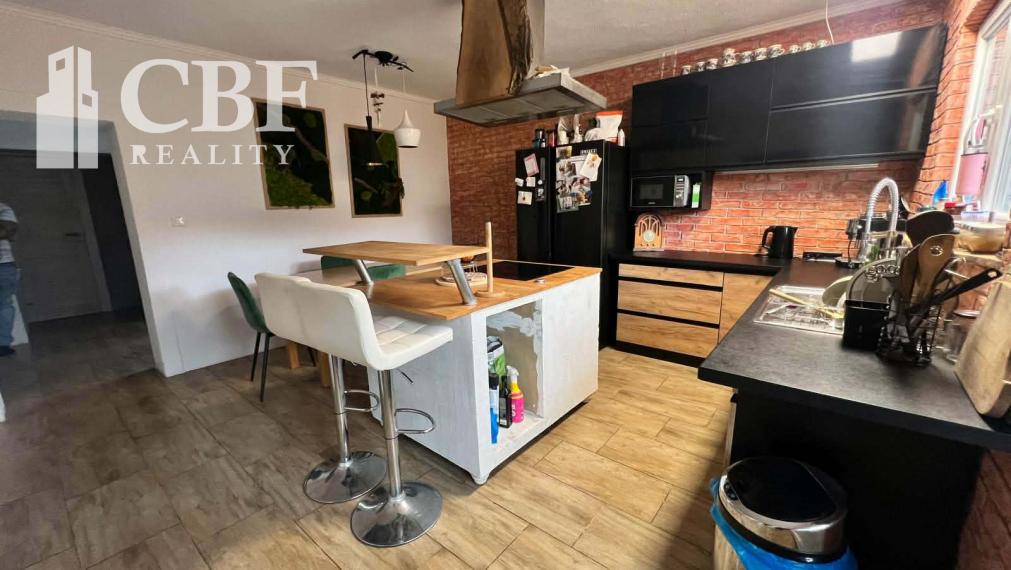 Na predaj 2-podlažný dom so záhradou a garážou v Nadabulej