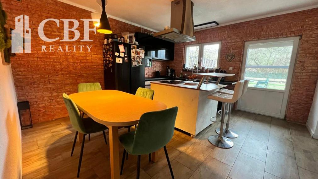 Na predaj 2-podlažný dom so záhradou a garážou v Nadabulej