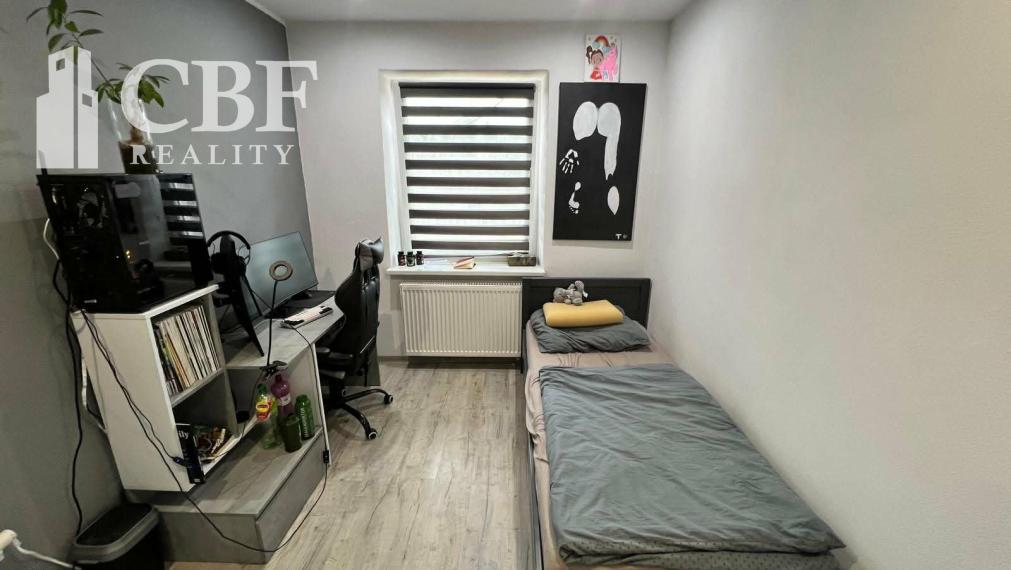 Na predaj 2-podlažný dom so záhradou a garážou v Nadabulej