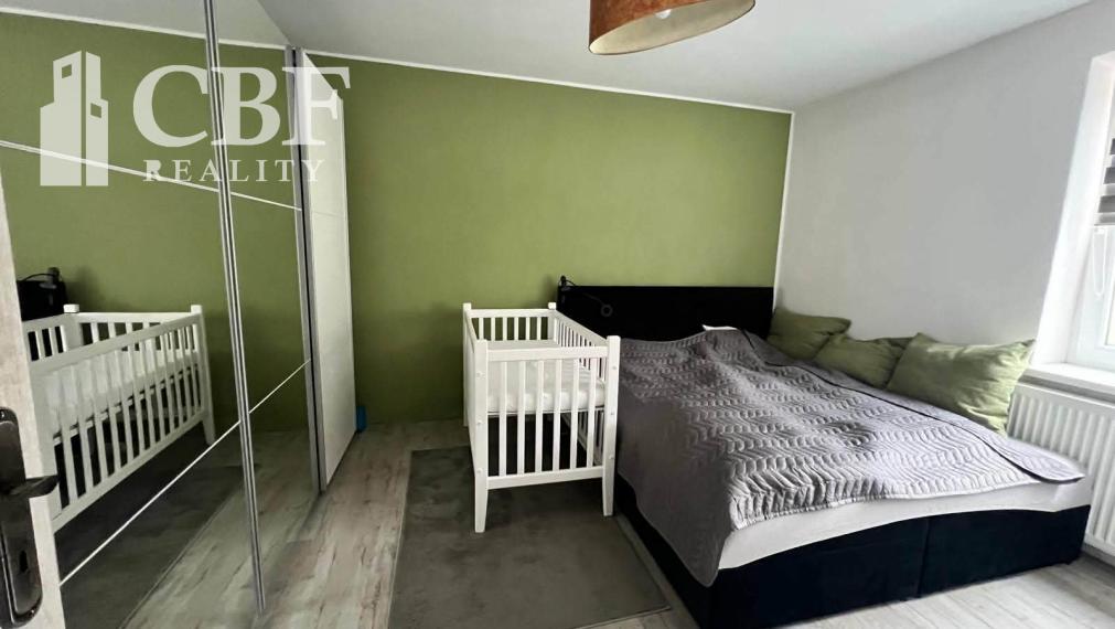 Na predaj 2-podlažný dom so záhradou a garážou v Nadabulej