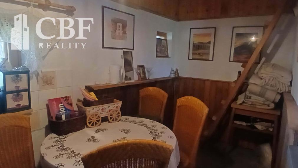 Exkluzívne na predaj- Slnečná záhrada s chatkou a altánkom