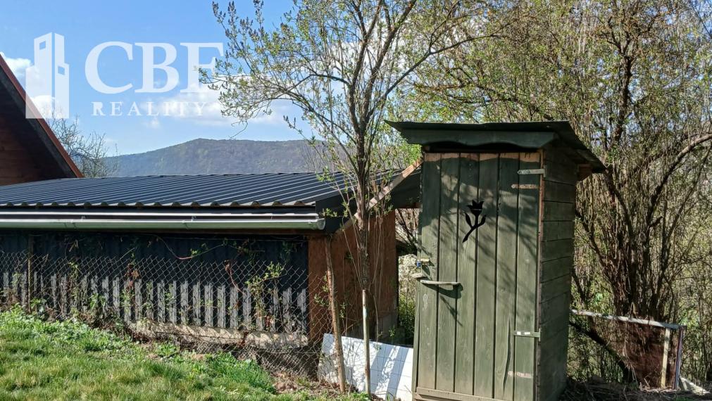 Exkluzívne na predaj- Slnečná záhrada s chatkou a altánkom