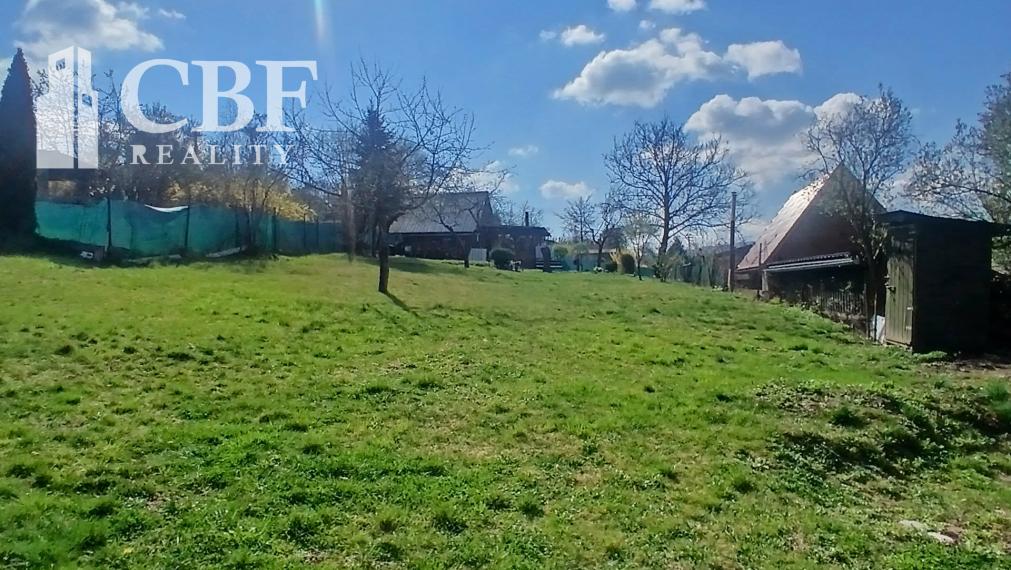 Exkluzívne na predaj- Slnečná záhrada s chatkou a altánkom