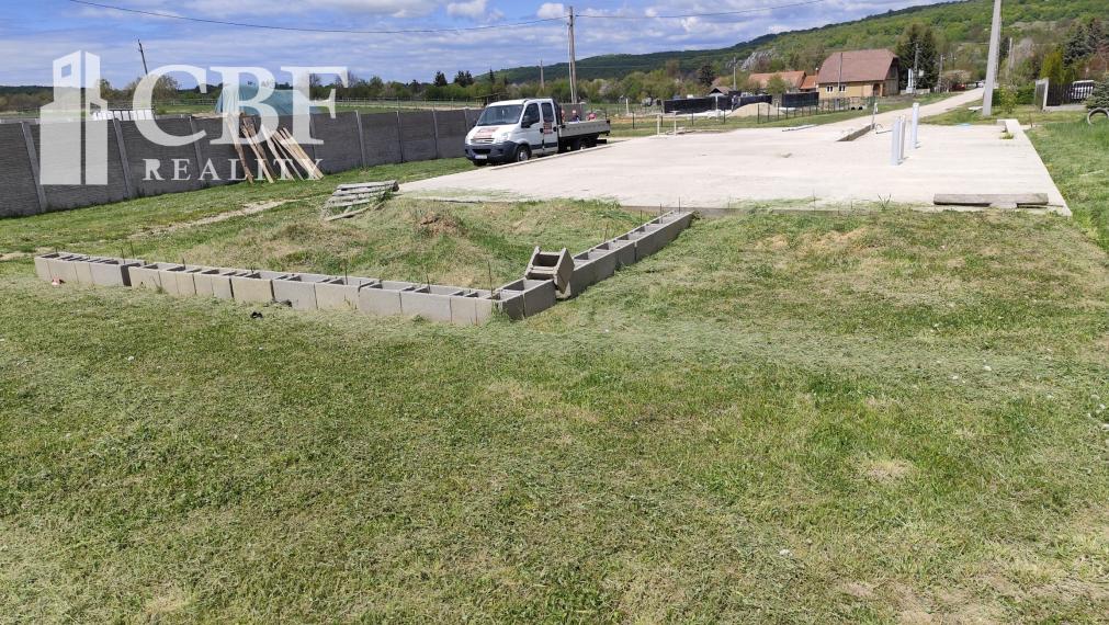 Aggtelek- stavebný pozemok so základmi