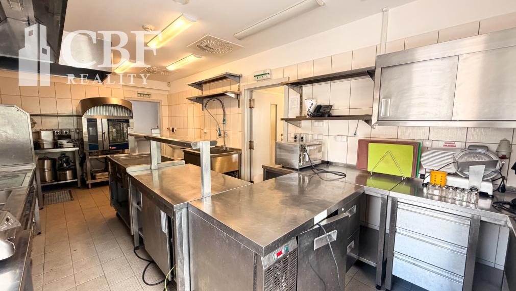 NA PRENÁJOM – KOMPLETNE ZARIADENÉ BISTRO V POPRADE