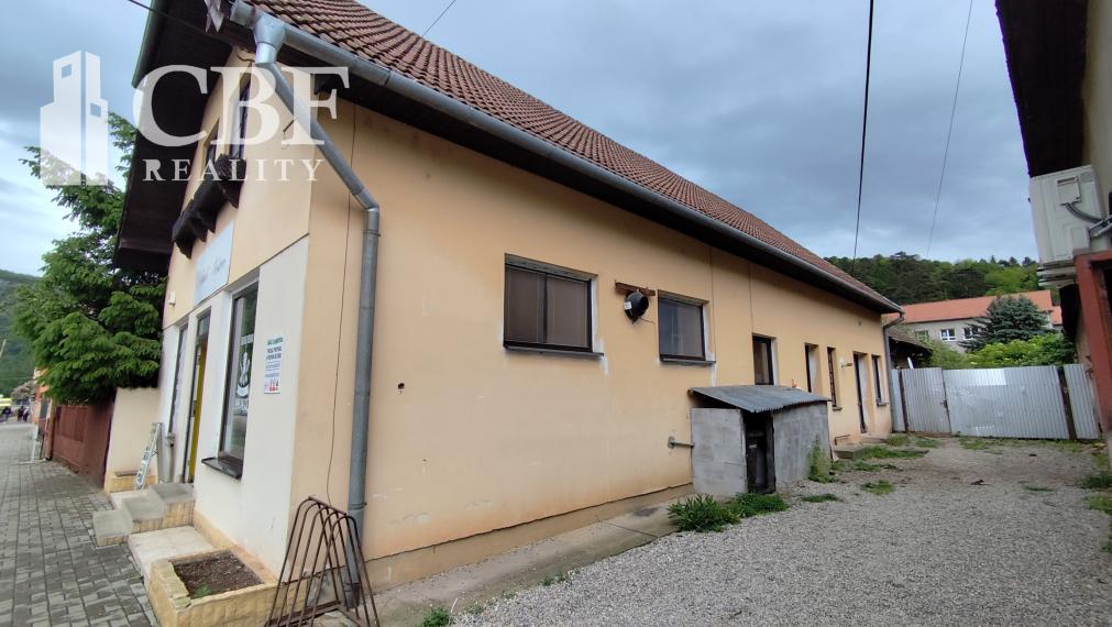 Dom v centre Plešivca na predaj